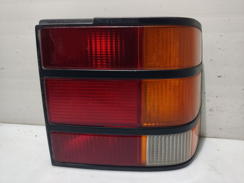 Recambio de piloto trasero derecho para ford scorpio referencia OEM IAM 85GG13A602AA  