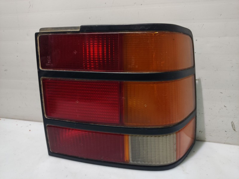 Recambio de piloto trasero derecho para ford scorpio referencia OEM IAM 85GG13A602AA  