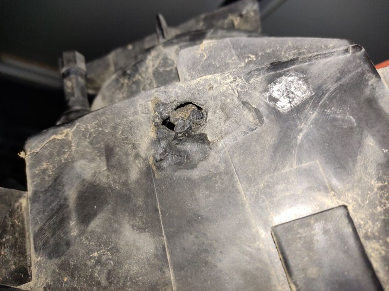 Recambio de faro derecho para ford sierra berlina referencia OEM IAM 87BG13N010BA  