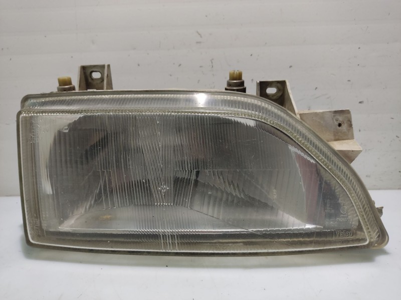 Recambio de faro derecho para ford escort berlina referencia OEM IAM 6194029  