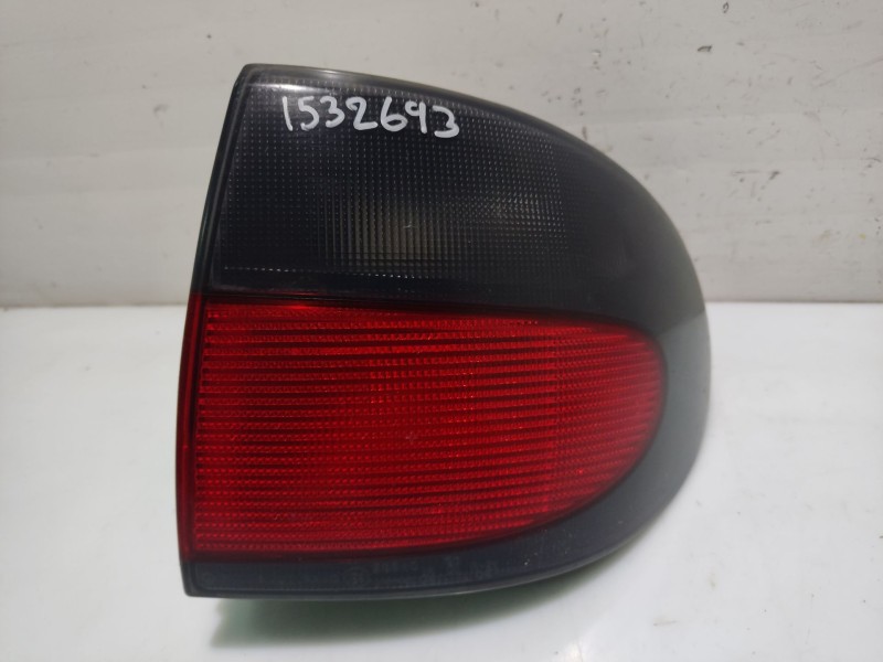 Recambio de piloto trasero derecho para renault megane i berlina hatchback (ba0) referencia OEM IAM 7701042629  