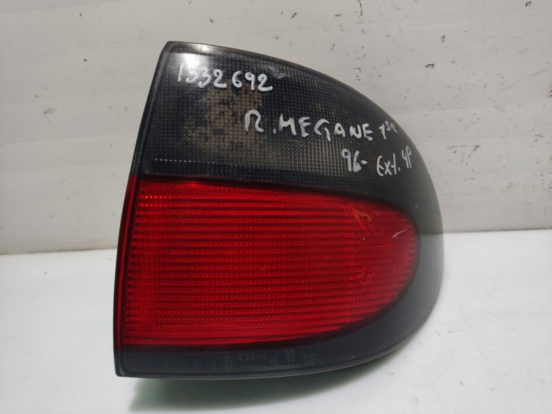 Recambio de piloto trasero derecho para renault megane i berlina hatchback (ba0) referencia OEM IAM 7701042629  