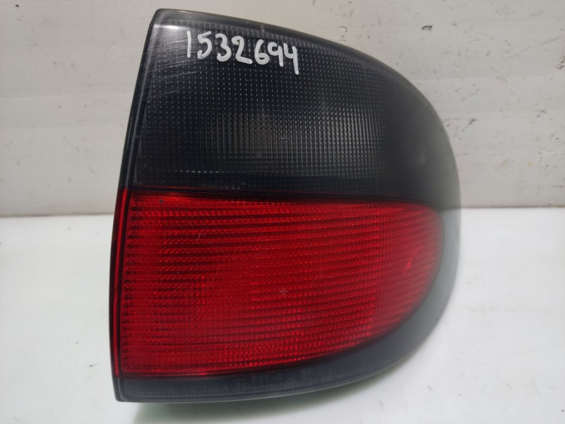 Recambio de piloto trasero derecho para renault megane i berlina hatchback (ba0) referencia OEM IAM 7701042629  