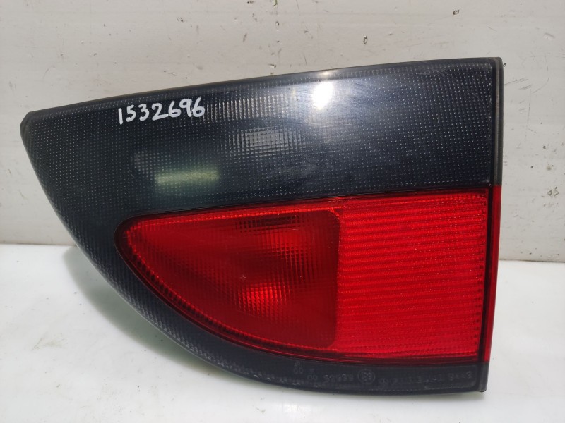 Recambio de piloto trasero derecho para renault megane i berlina hatchback (ba0) referencia OEM IAM 7701042633  