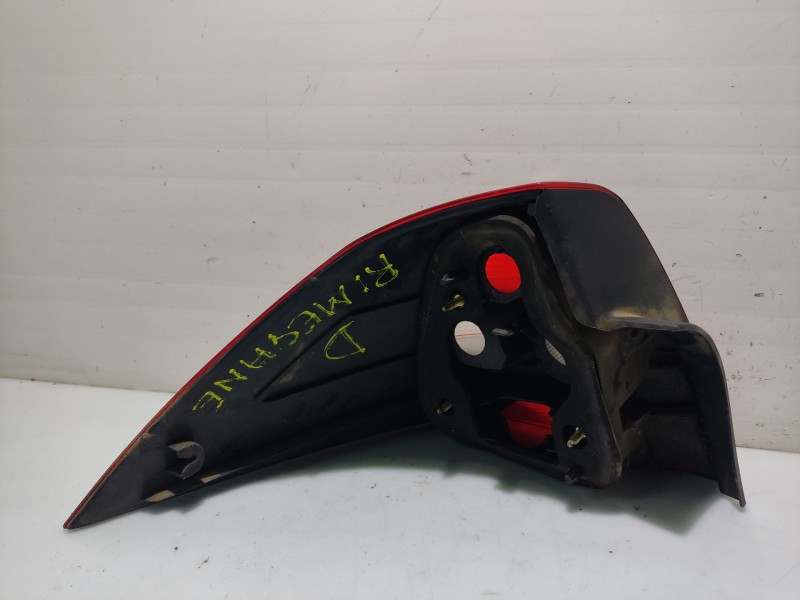 Recambio de piloto trasero derecho para renault megane ii classic berlina referencia OEM IAM 8200142681  