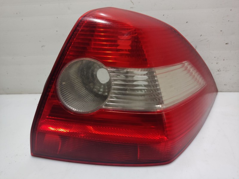 Recambio de piloto trasero derecho para renault megane ii classic berlina 1.5 dci diesel referencia OEM IAM 8200142681  