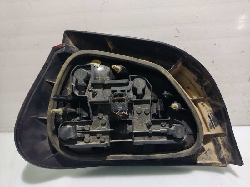 Recambio de piloto trasero derecho para renault megane i fase 2 berlina (ba0) referencia OEM IAM 7701040646  