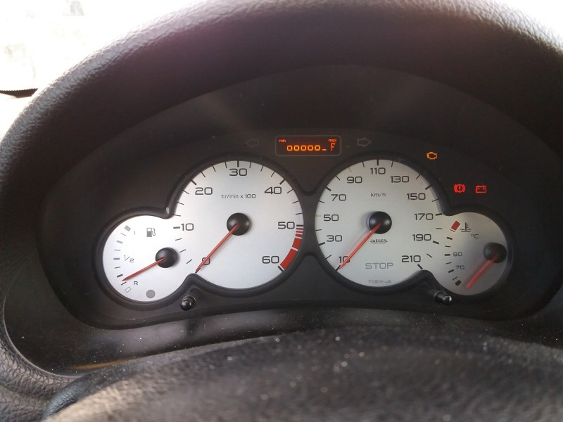 peugeot 206 berlina 1.4 hdi   |   0.98 - ... | 1998 | 68 cv / 50 kw del año 1998