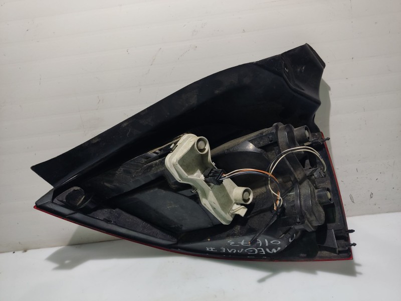 Recambio de piloto trasero izquierdo para renault megane ii berlina 5p referencia OEM IAM 8200073236  