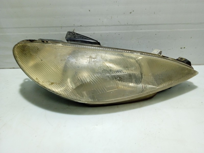 Recambio de faro derecho para peugeot 206 berlina 1.9 diesel referencia OEM IAM   