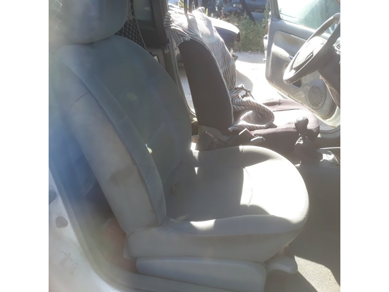 renault clio ii fase ii (b/cb0) 1.5 dci diesel   |   0.01 - ... | 2001 | 65 cv / 48 kw del año 2001