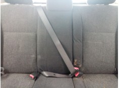 Recambio de cinturon seguridad trasero central para toyota corolla (_e12_) 2.0 d-4d (cde120_) referencia OEM IAM 7335002040C0  