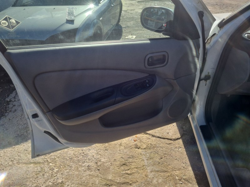 nissan almera ii hatchback (n16) del año 2001