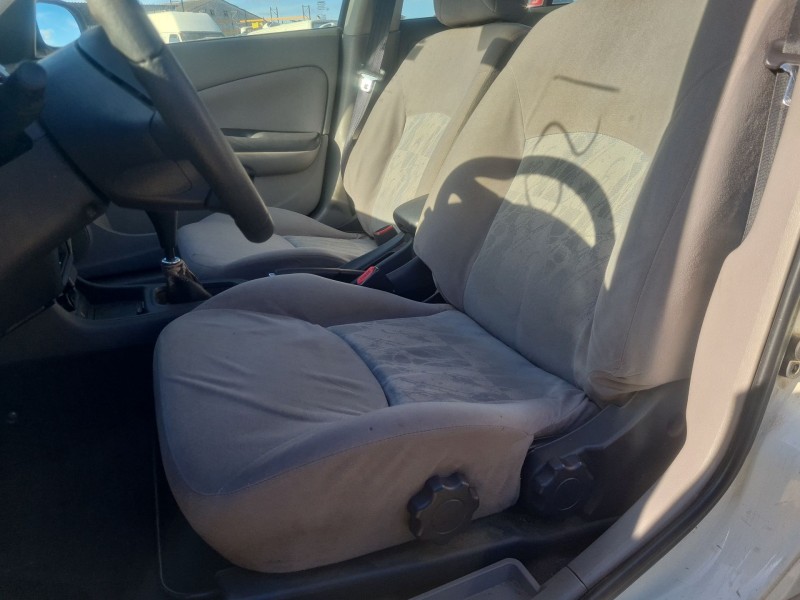 nissan almera ii hatchback (n16) del año 2001