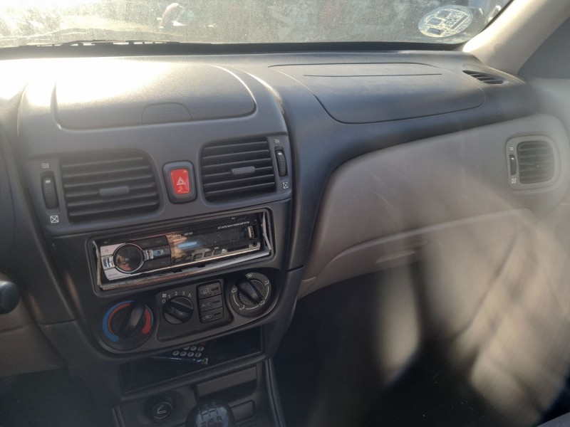 nissan almera ii hatchback (n16) del año 2001