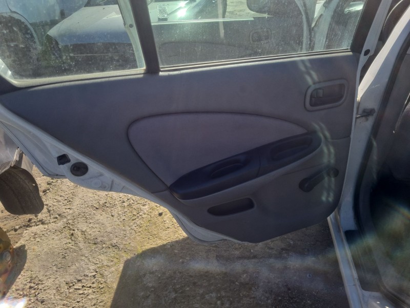 nissan almera ii hatchback (n16) del año 2001