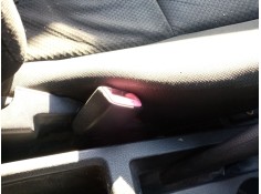 Recambio de anclaje cinturon delantero izquierdo para toyota corolla verso (zer_, zze12_, r1_) 2.2 d-4d (aur10_) referencia OEM  2