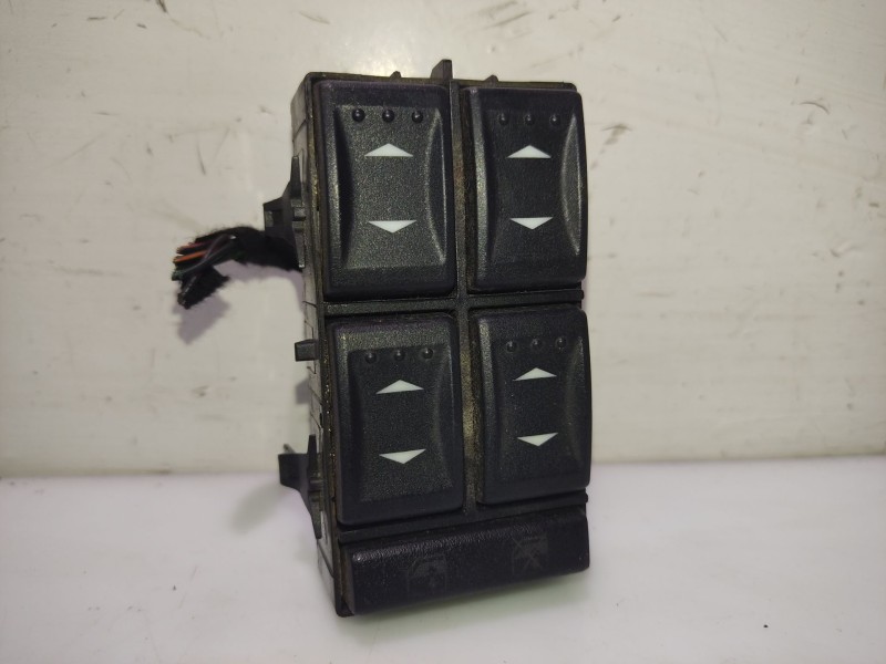 Recambio de mando elevalunas delantero izquierdo para ford mondeo iii (b5y) 2.0 tdci referencia OEM IAM 3S7T14A132BA  