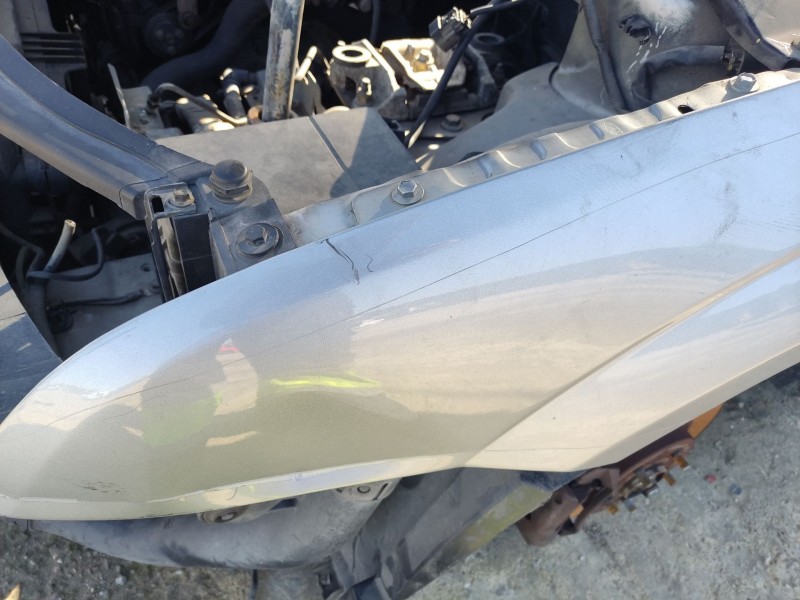 Recambio de aleta delantera izquierda para ford mondeo iii (b5y) 2.0 tdci referencia OEM IAM 1204739  