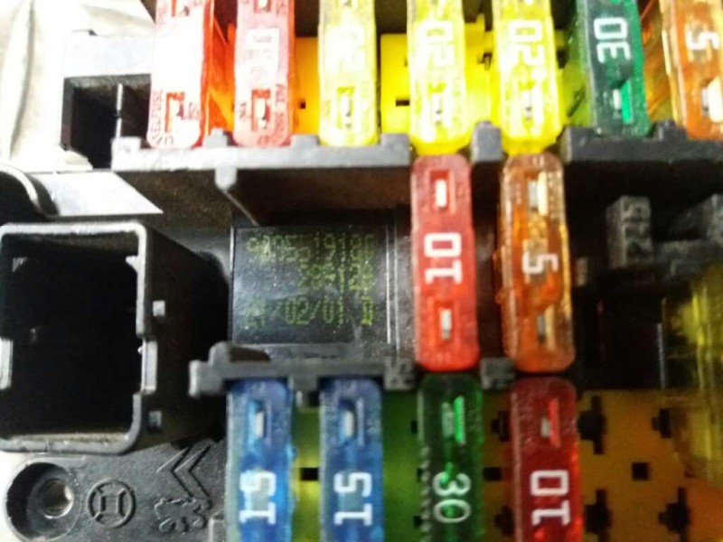 Recambio de caja reles / fusibles para  referencia OEM IAM 9635519180 289128D 