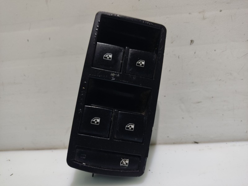Recambio de mando elevalunas delantero izquierdo para opel insignia a (g09) 2.0 cdti (68) referencia OEM IAM 13305011  