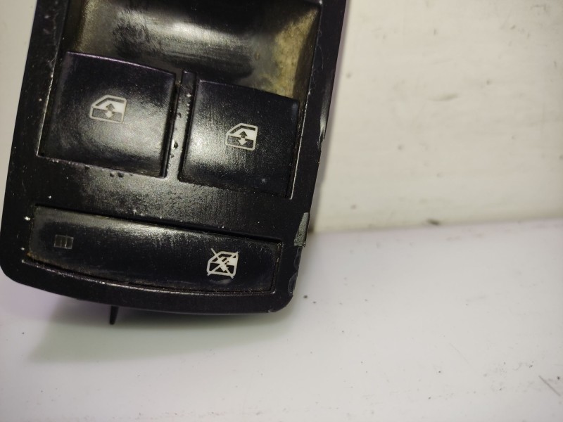 Recambio de mando elevalunas delantero izquierdo para opel insignia a (g09) 2.0 cdti (68) referencia OEM IAM 13305011  
