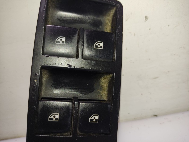 Recambio de mando elevalunas delantero izquierdo para opel insignia a (g09) 2.0 cdti (68) referencia OEM IAM 13305011  