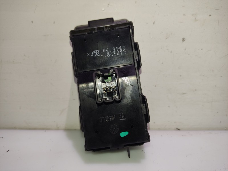 Recambio de mando elevalunas delantero izquierdo para opel insignia a (g09) 2.0 cdti (68) referencia OEM IAM 13305011  