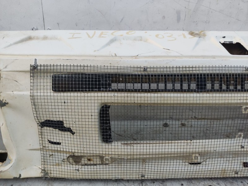 Recambio de panel frontal para iveco daily caja abierta / volquete 2.8 diesel referencia OEM IAM 93937476  