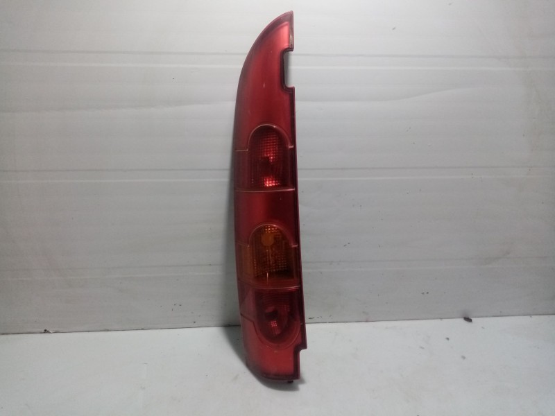 Recambio de piloto trasero izquierdo para renault kangoo referencia OEM IAM 8200150623  