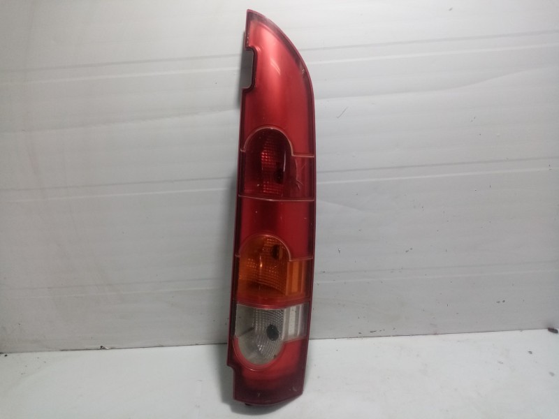 Recambio de piloto trasero derecho para renault kangoo referencia OEM IAM 8200150623  