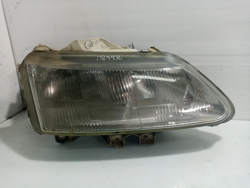 Recambio de faro derecho para renault laguna (b56) referencia OEM IAM 7701038270  