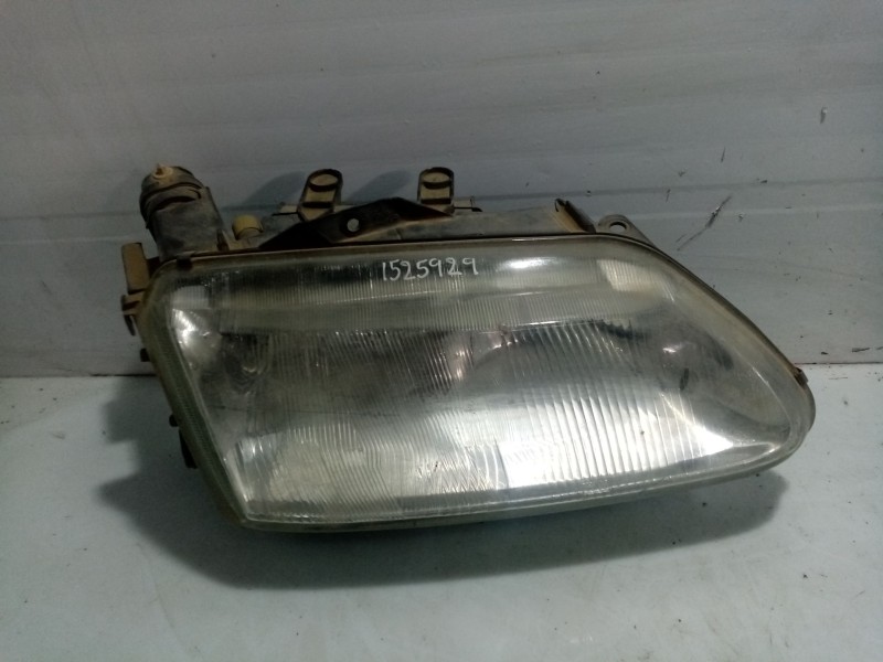 Recambio de faro derecho para renault laguna (b56) referencia OEM IAM 7701038270  