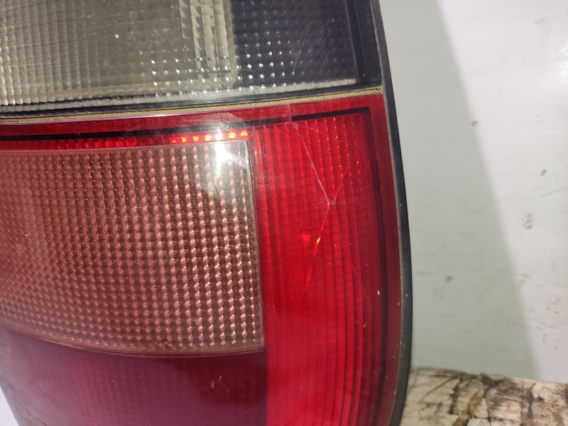 Recambio de piloto trasero derecho para renault laguna grandtour (k56) referencia OEM IAM 7701040957  