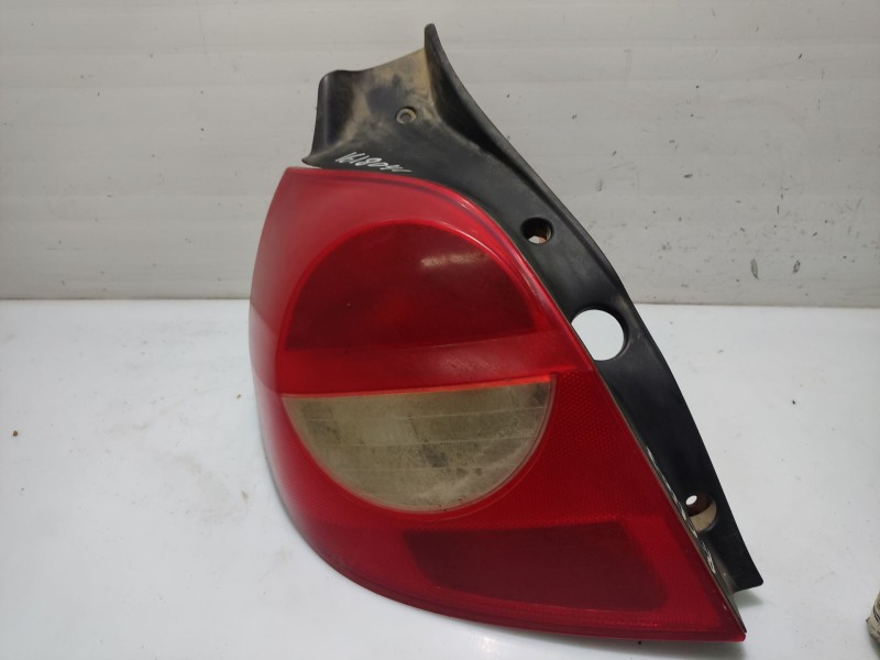 Recambio de piloto trasero derecho para renault clio iii referencia OEM IAM 8200459962  