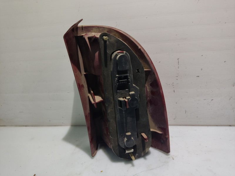 Recambio de piloto trasero izquierdo para renault megane i fase 2 gandtour referencia OEM IAM 7700423081  