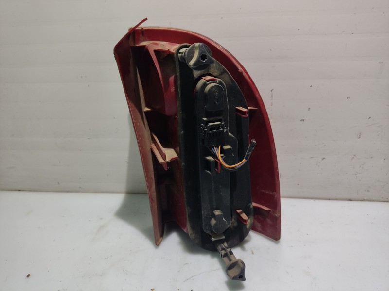 Recambio de piloto trasero izquierdo para renault megane i fase 2 gandtour referencia OEM IAM 7700423081  