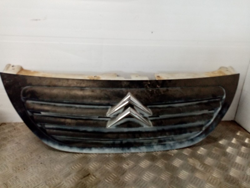 Recambio de rejilla delantera para citroën c3 1.1 referencia OEM IAM 9647156780  