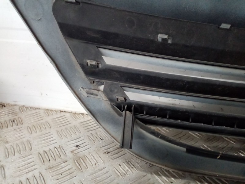 Recambio de rejilla delantera para citroën c3 1.1 referencia OEM IAM 9647156780  