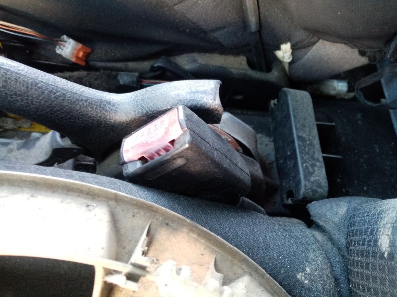 Recambio de anclaje cinturon delantero izquierdo para peugeot 406 break (8e/f) 2.0 hdi 110 referencia OEM IAM 8972GF  