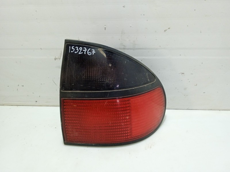 Recambio de piloto trasero derecho para renault laguna (b56) referencia OEM IAM 7700820051  