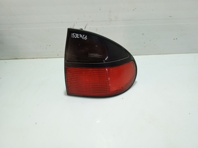 Recambio de piloto trasero derecho para renault laguna (b56) referencia OEM IAM 7700820051  