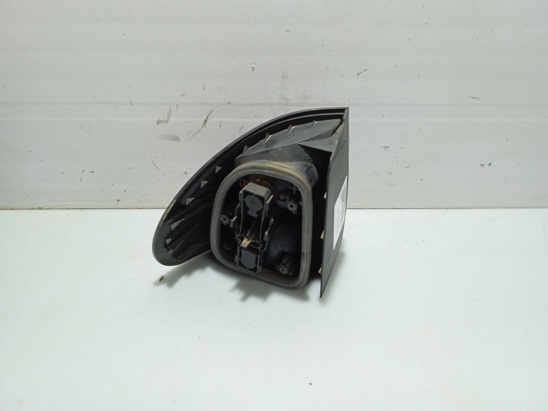 Recambio de piloto trasero derecho para renault laguna (b56) referencia OEM IAM 7700820051  