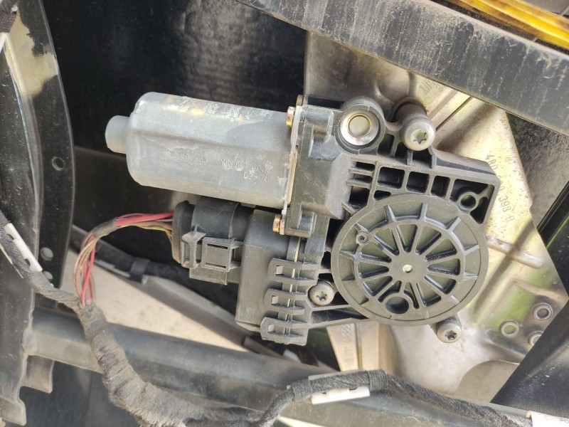 Recambio de motor elevalunas trasero derecho para audi a6 c5 (4b2, 4b4) 2.5 tdi referencia OEM IAM 4B0959802B  