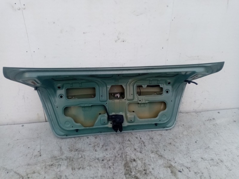 Recambio de porton trasero para daewoo nubira sedán (j200) 1.6 referencia OEM IAM 96474985  
