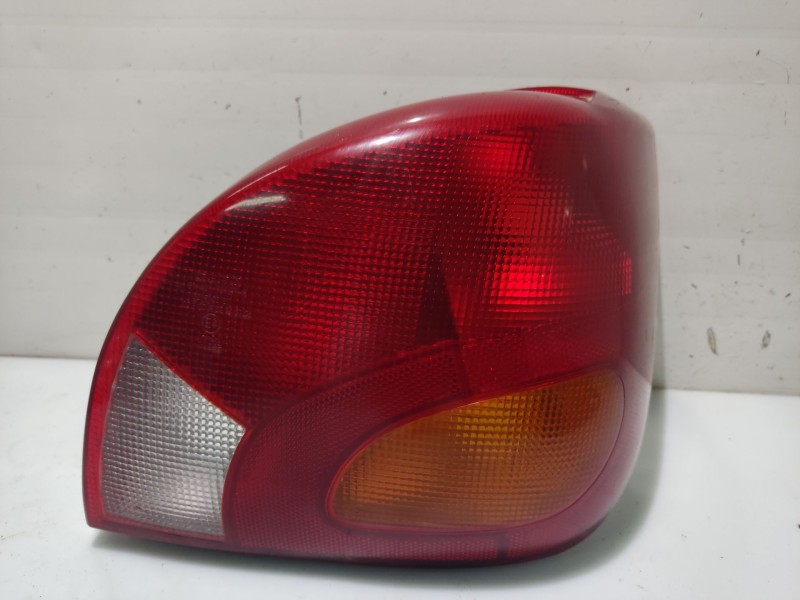 Recambio de piloto trasero derecho para ford fiesta iv (ja_, jb_) 1.0 i referencia OEM IAM 1044154  