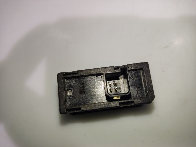 Recambio de mando elevalunas trasero izquierdo para opel astra h (a04) 1.6 (l48) referencia OEM IAM 13100377  