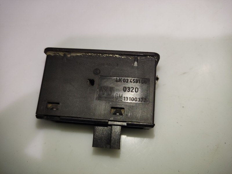 Recambio de mando elevalunas trasero izquierdo para opel astra h (a04) 1.6 (l48) referencia OEM IAM 13100377  