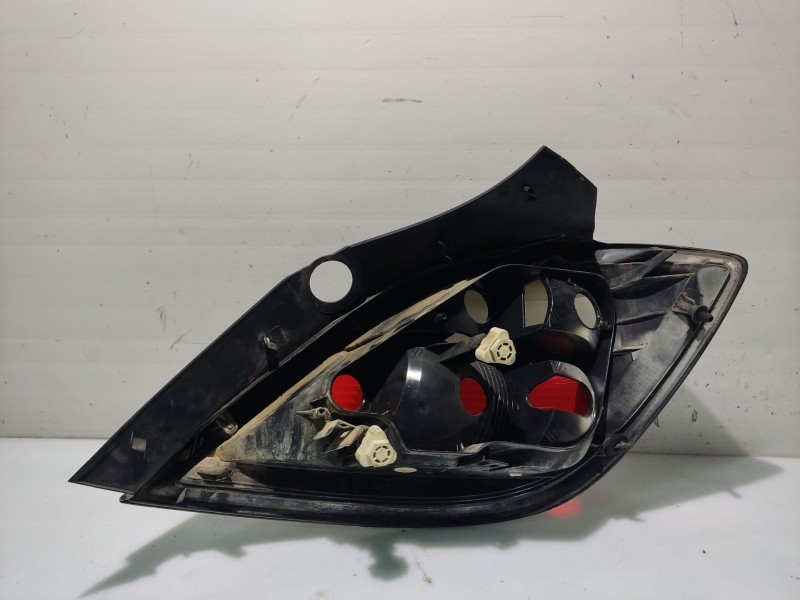 Recambio de piloto trasero izquierdo para opel astra h (a04) 1.6 (l48) referencia OEM IAM 93190304  