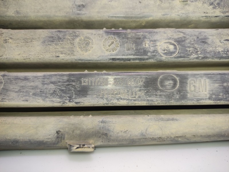 Recambio de moldura para opel astra h (a04) 1.6 (l48) referencia OEM IAM 13117251 3757768702 